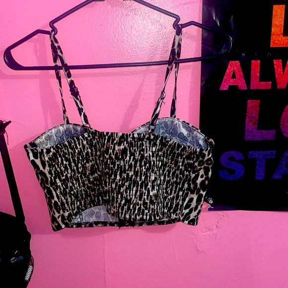 Leopard Print Front Zip Crop Top - Picture 2 of 2